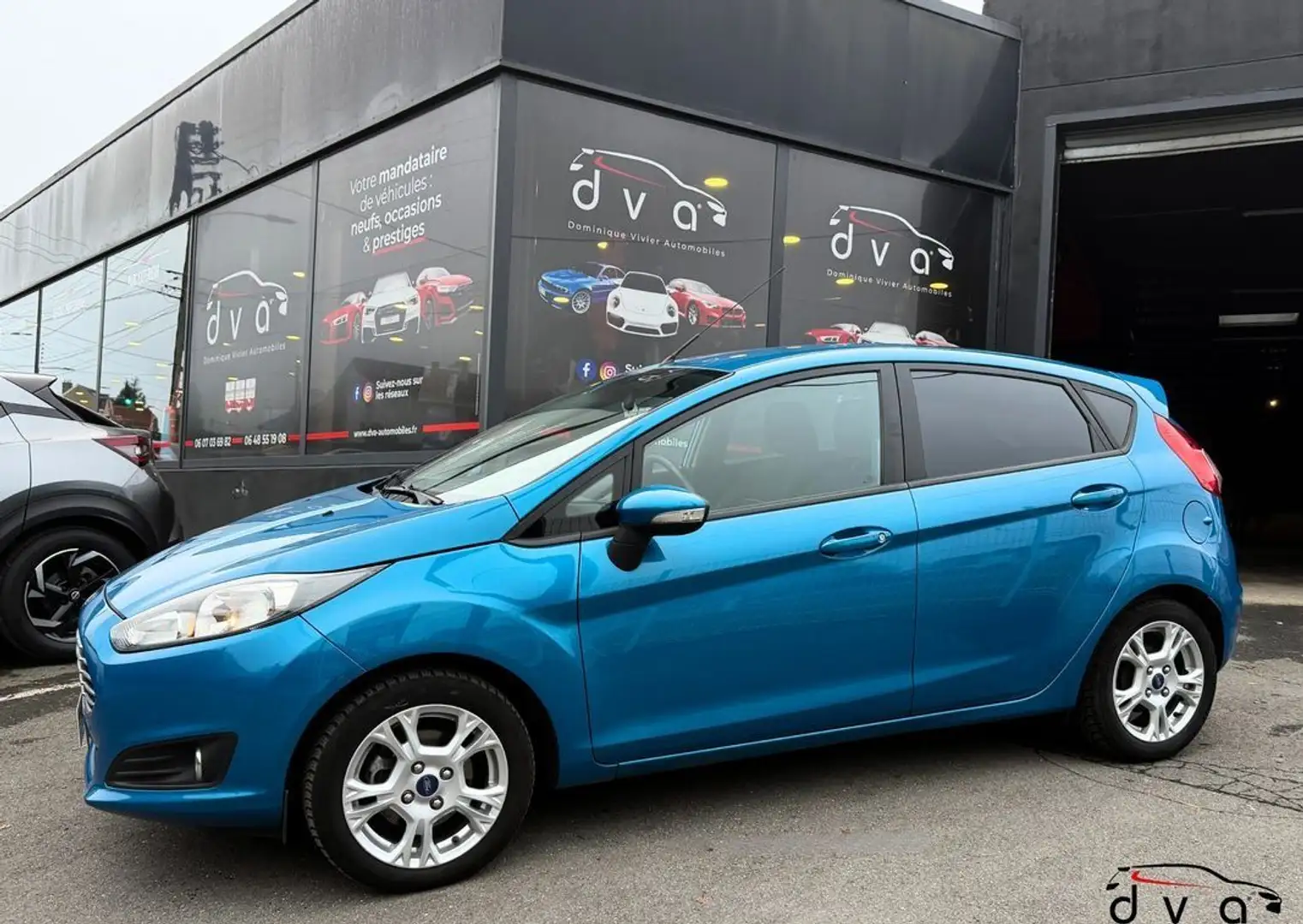 Ford Fiesta 1.25 82 ch Trend Bleu - 2