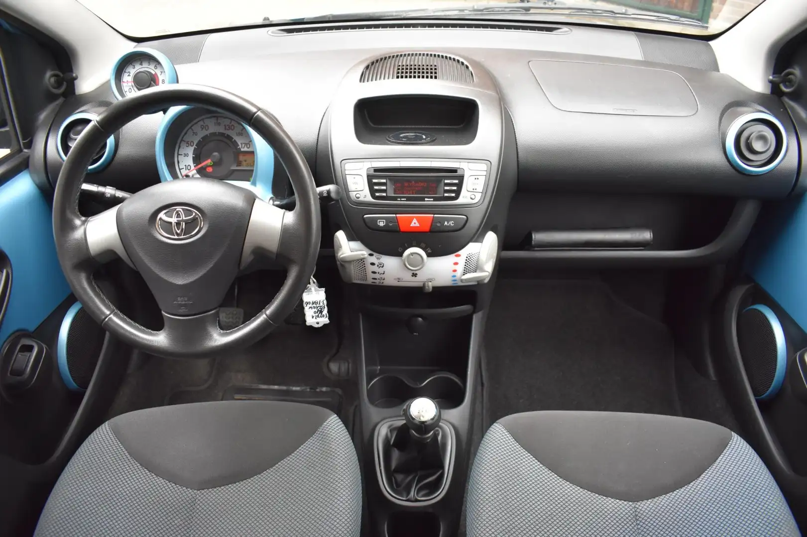 Toyota Aygo 1.0 VVT-i Dynamic Blue '14 Airco NL Auto Inruil mo Blauw - 2