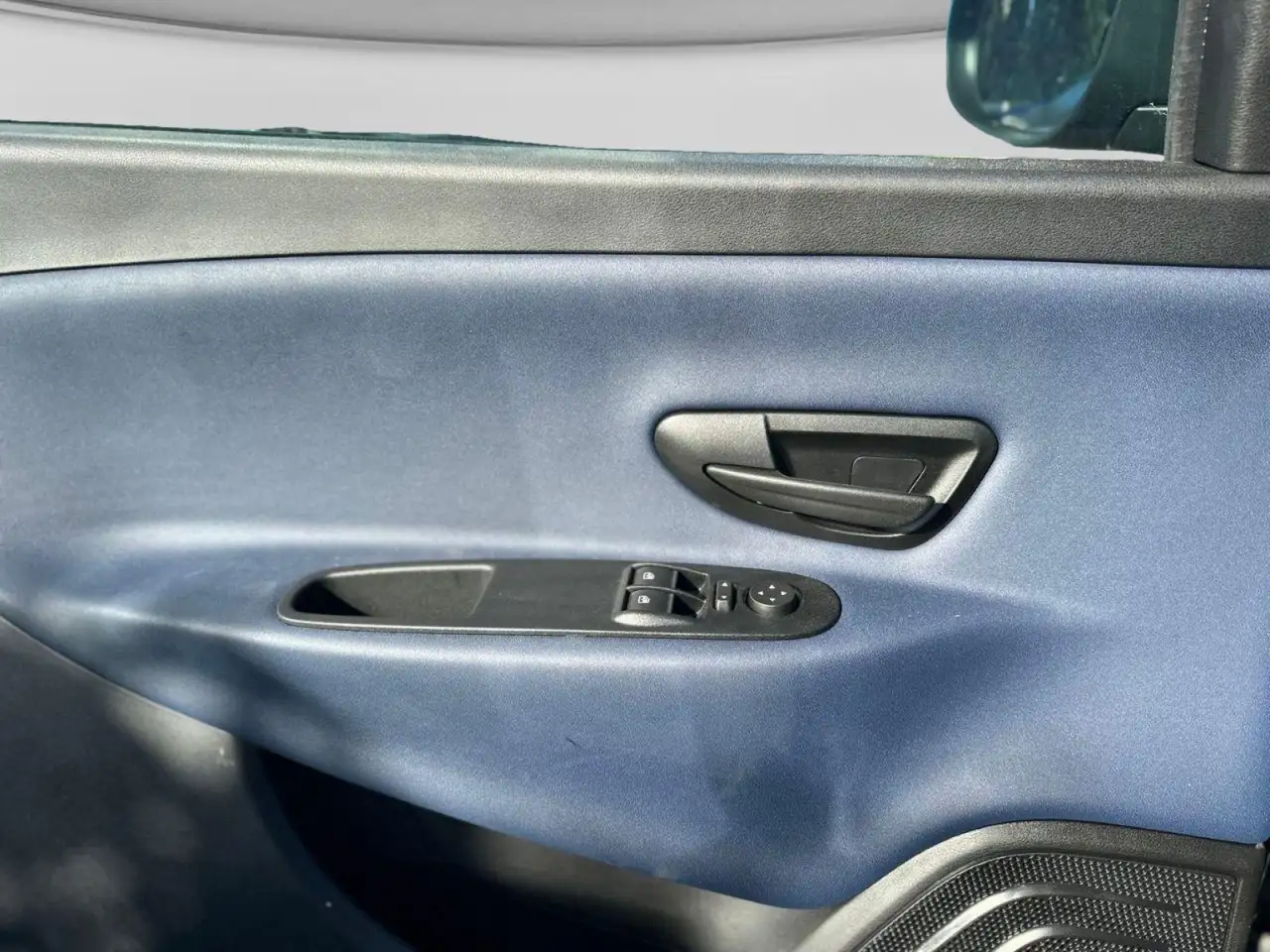 Lancia Ypsilon 2023 — фото 8