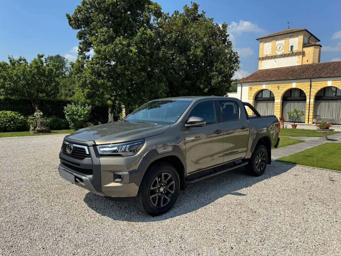 Toyota Hilux 2.4 D-4D A/T 4WD 4 porte Double Cab Invincible Marrone - 1