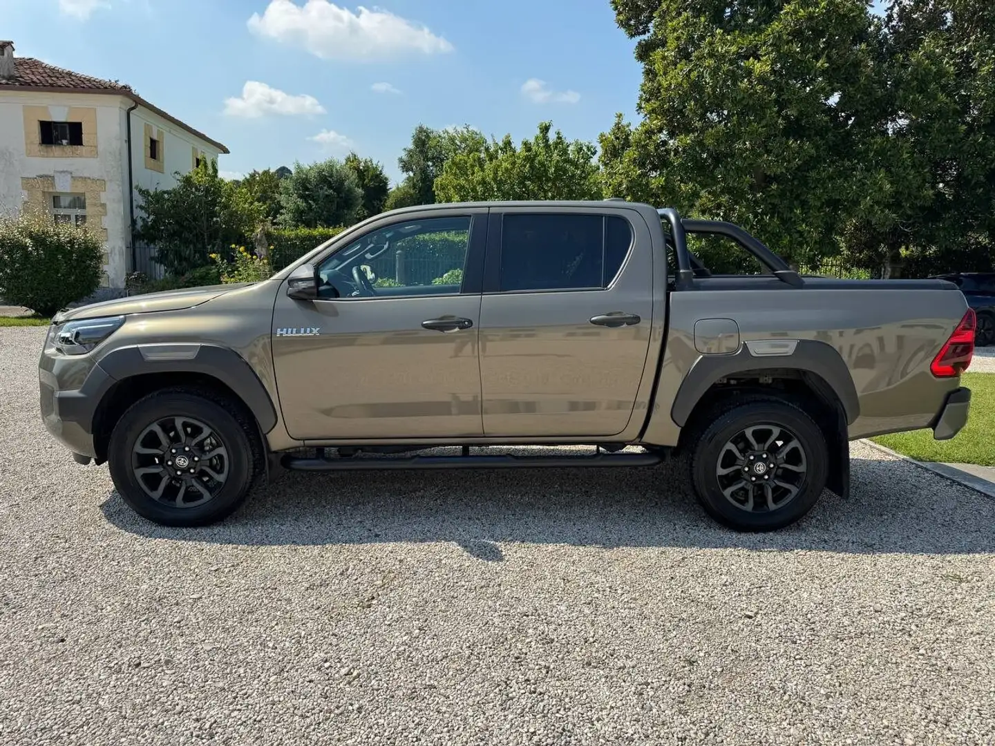 Toyota Hilux 2.4 D-4D A/T 4WD 4 porte Double Cab Invincible Marrone - 2