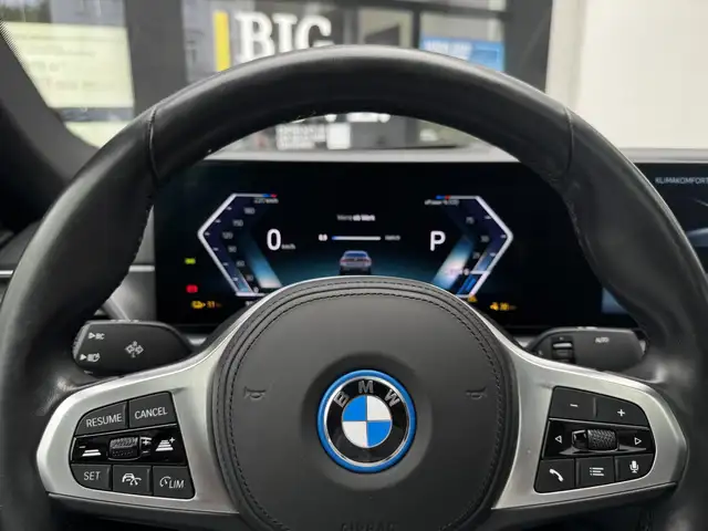 BMW I4 view 12