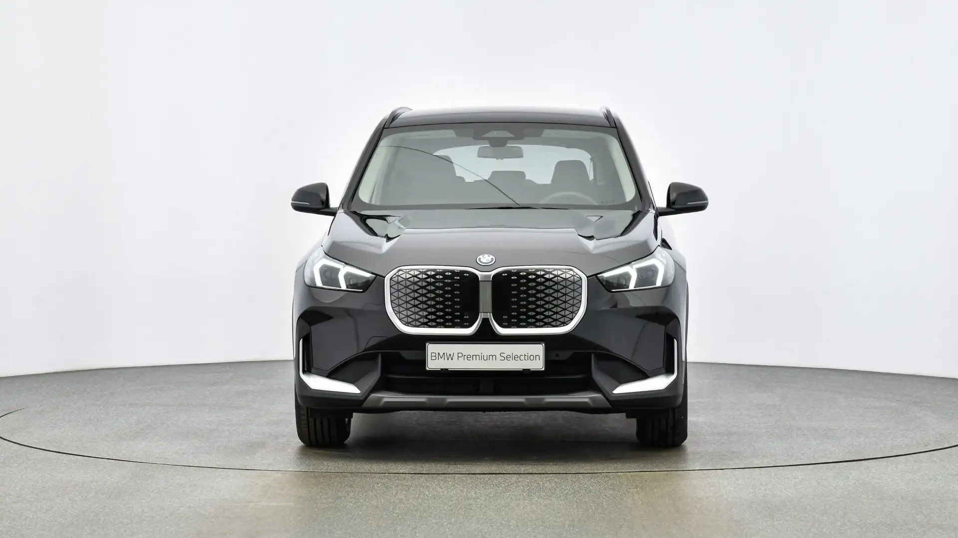 BMW iX1 eDrive20 Schwarz - 2