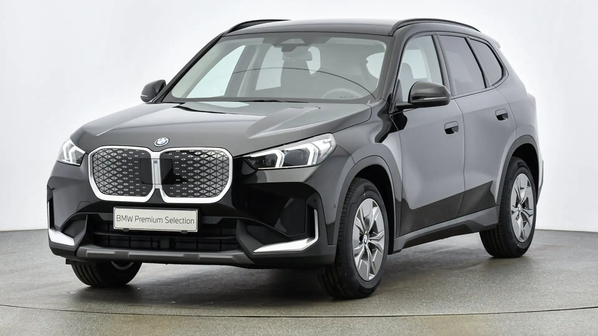 BMW iX1 eDrive20 Schwarz - 1