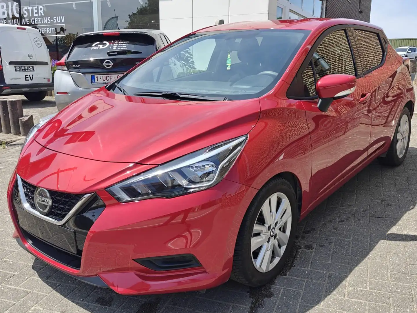 Nissan Micra 1.0 Rood - 1