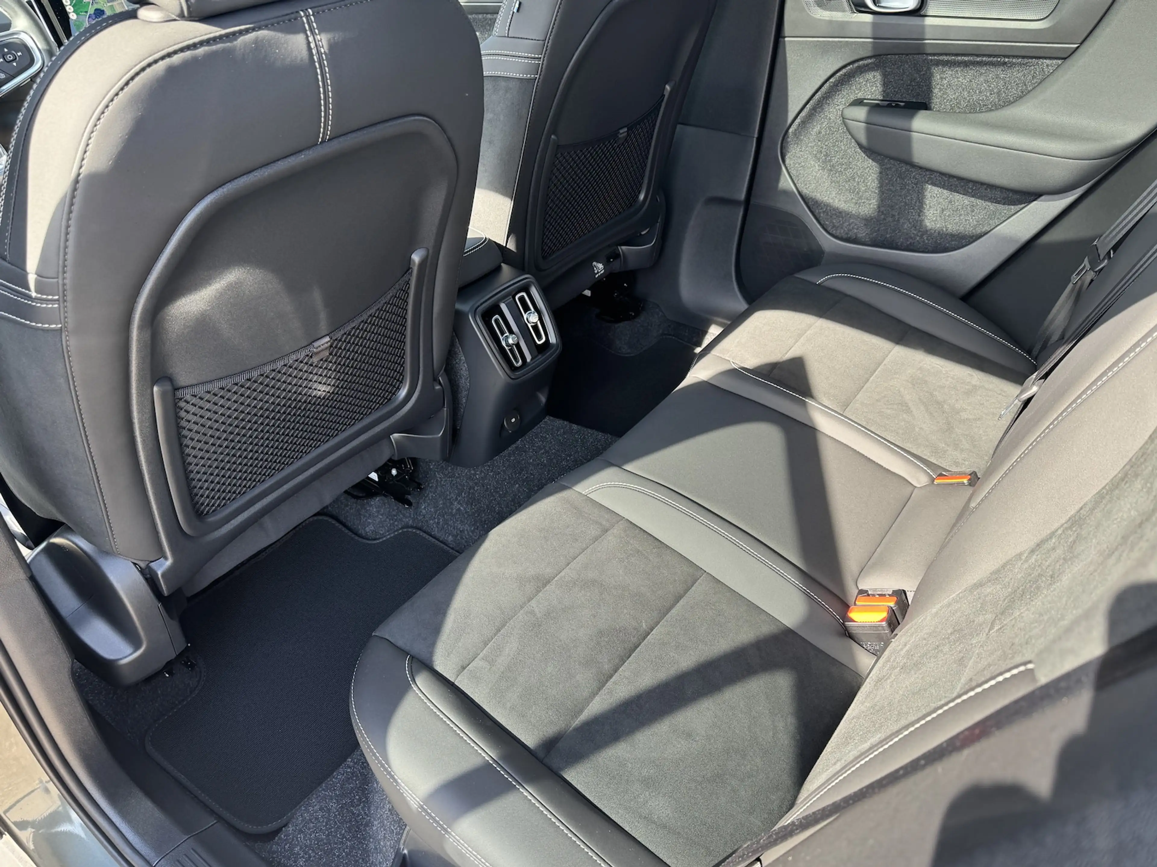Volvo EX40 2WD*Plus Dark*Ex.Range*NP 67.240*82kWh*AHK — photo 8