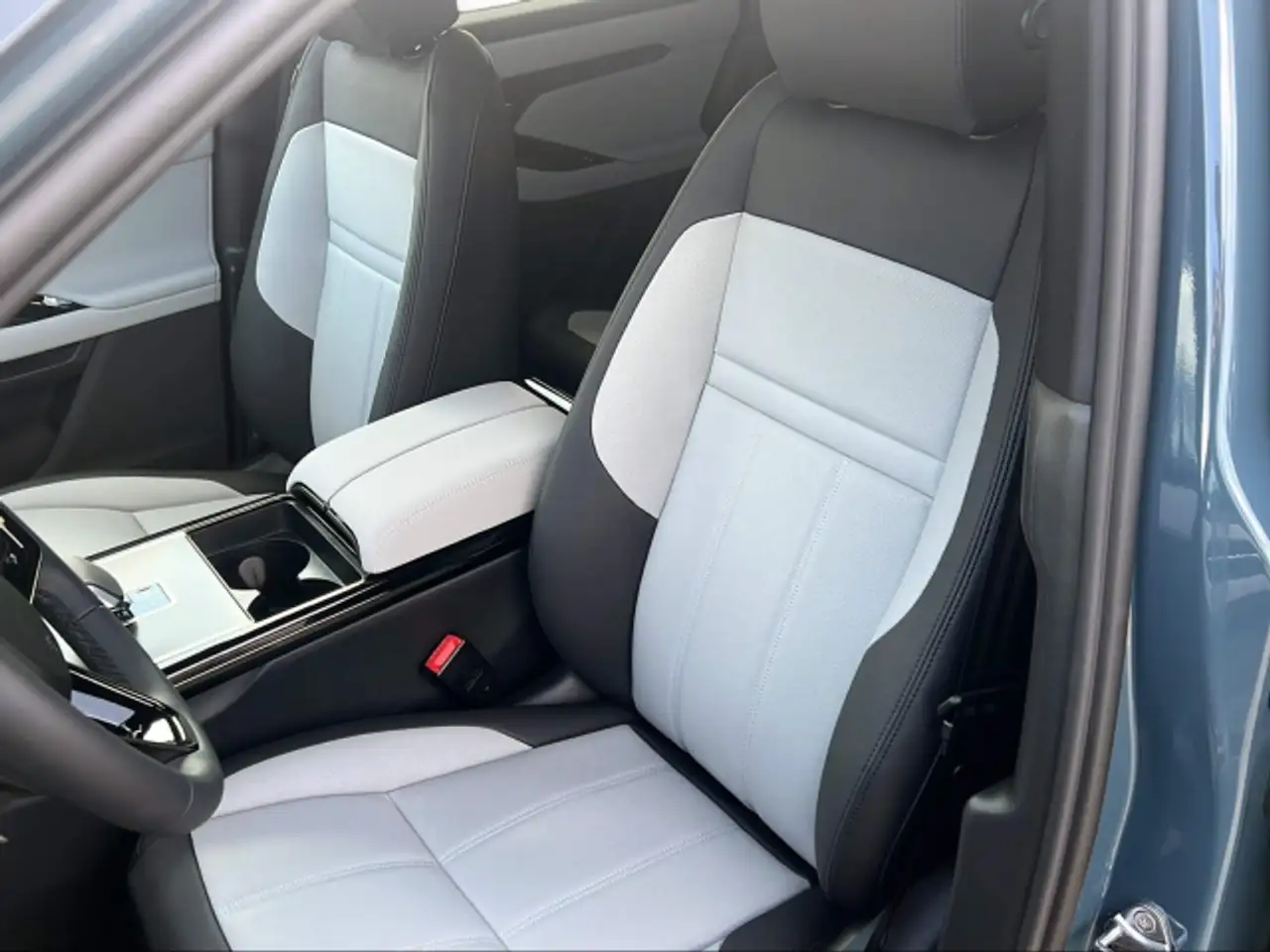 Land Rover Range Rover Evoque 2026 — фото 12