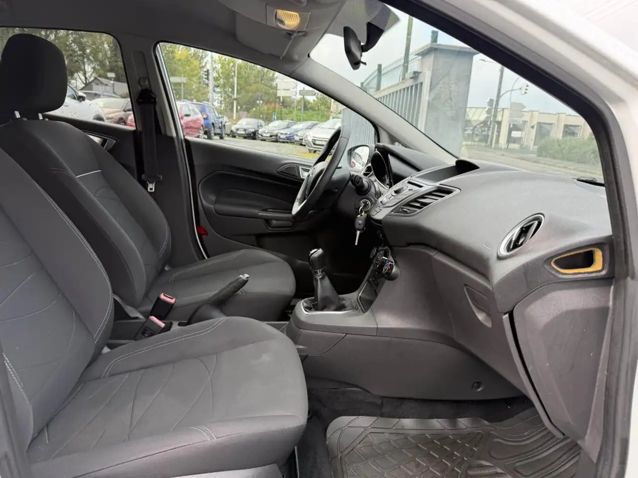 Ford Fiesta 5 portes — photo 34