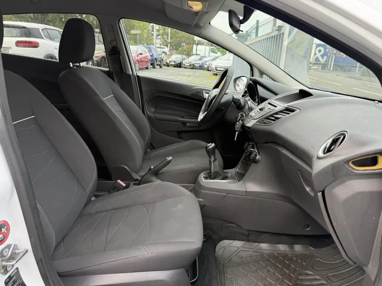 Ford Fiesta 5 portes — photo 11