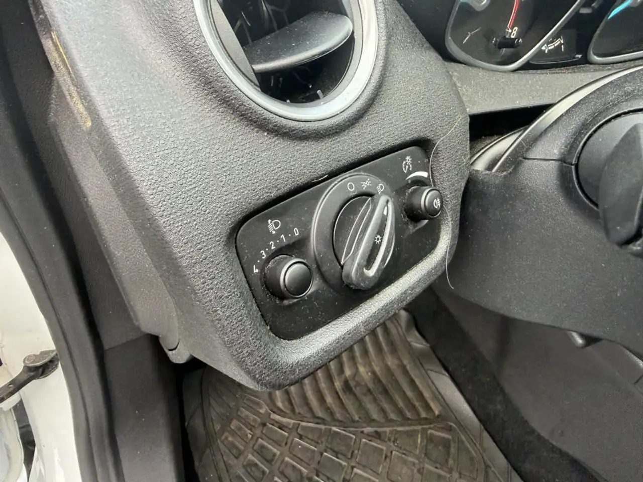 Ford Fiesta 5 portes — photo 43