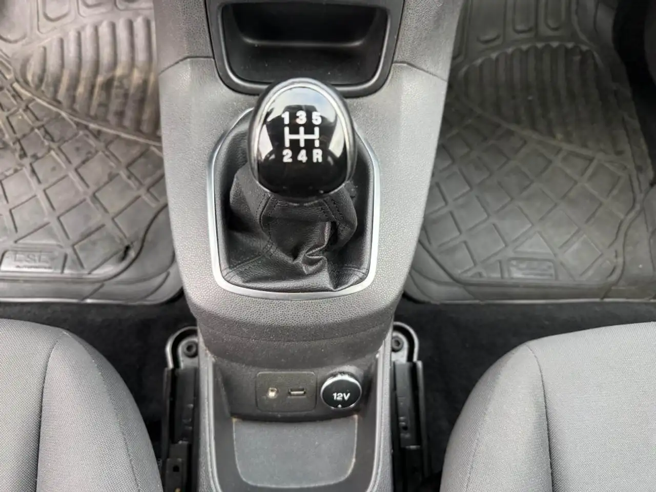 Ford Fiesta 5 portes — photo 18