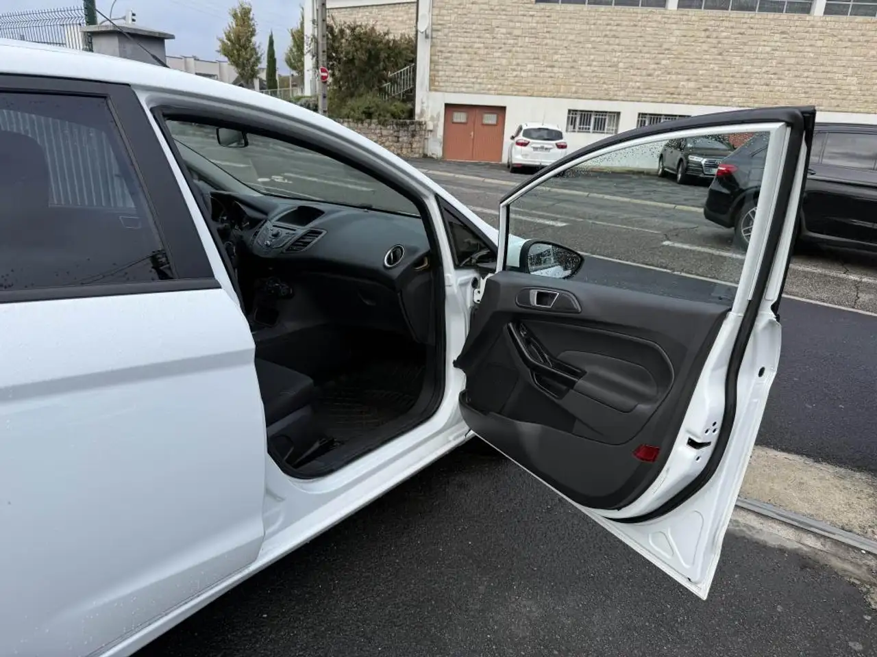 Ford Fiesta 5 portes — photo 31