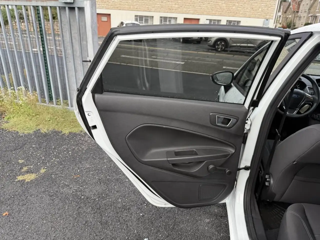 Ford Fiesta 5 portes — photo 36