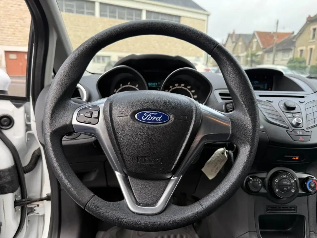 Ford Fiesta 5 portes — photo 44