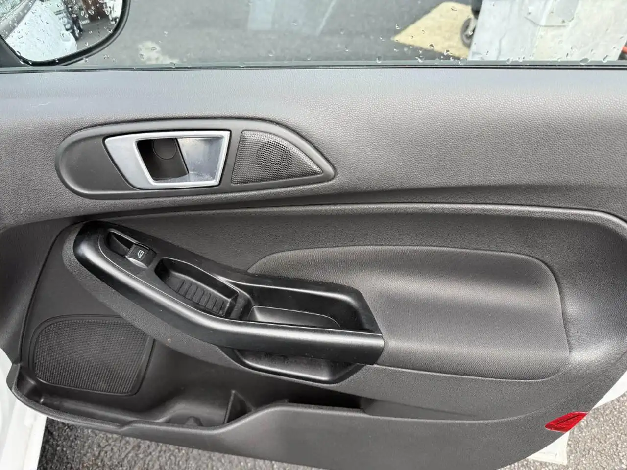 Ford Fiesta 5 portes — photo 33