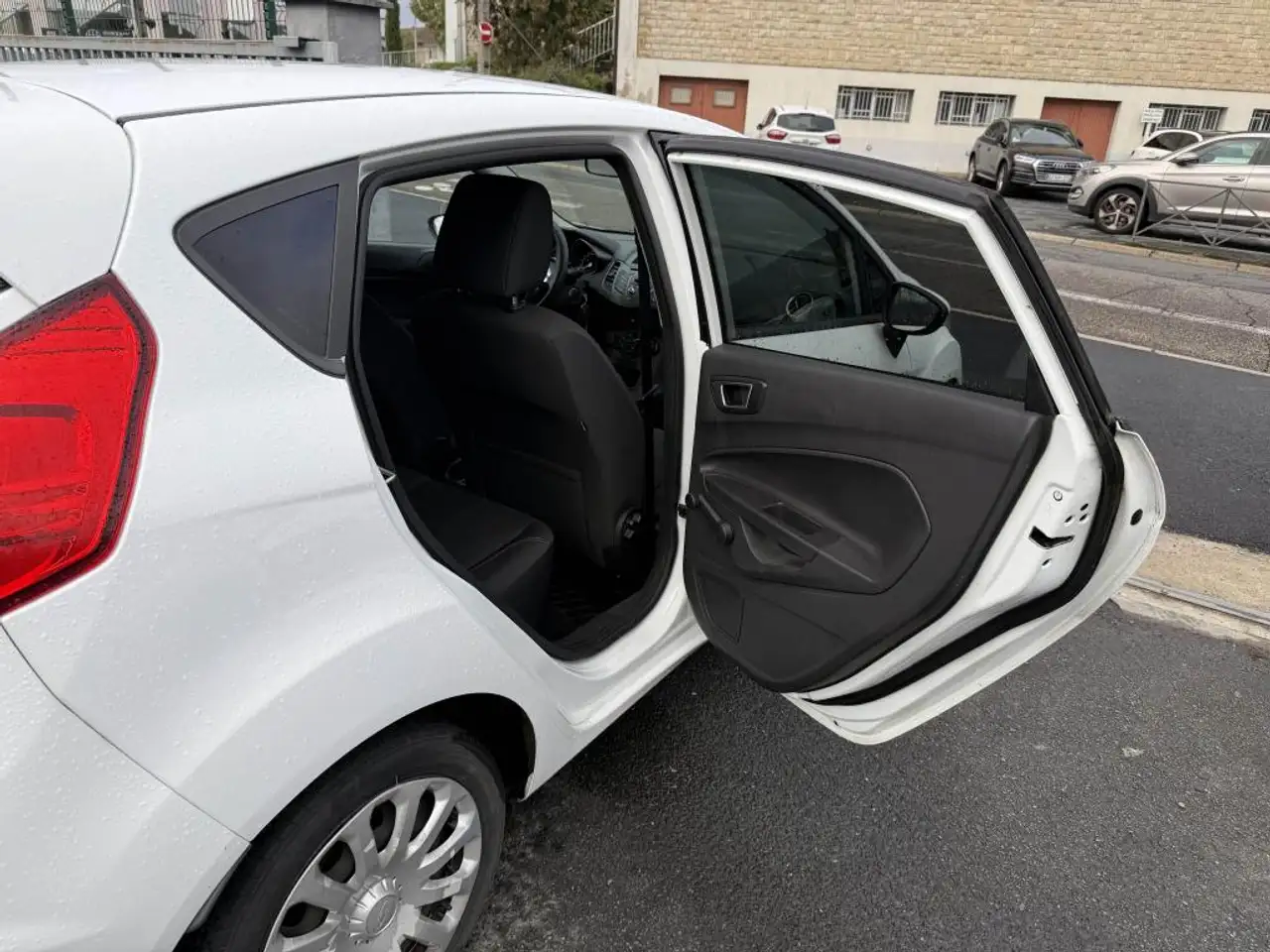 Ford Fiesta 5 portes — photo 27
