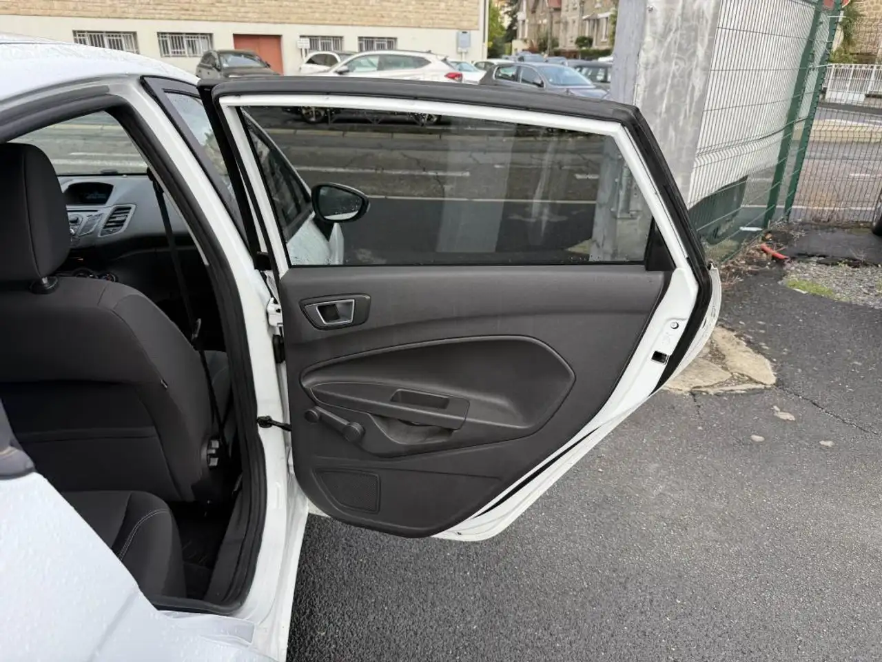 Ford Fiesta 5 portes — photo 28