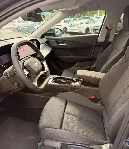 Audi Q3 view 5