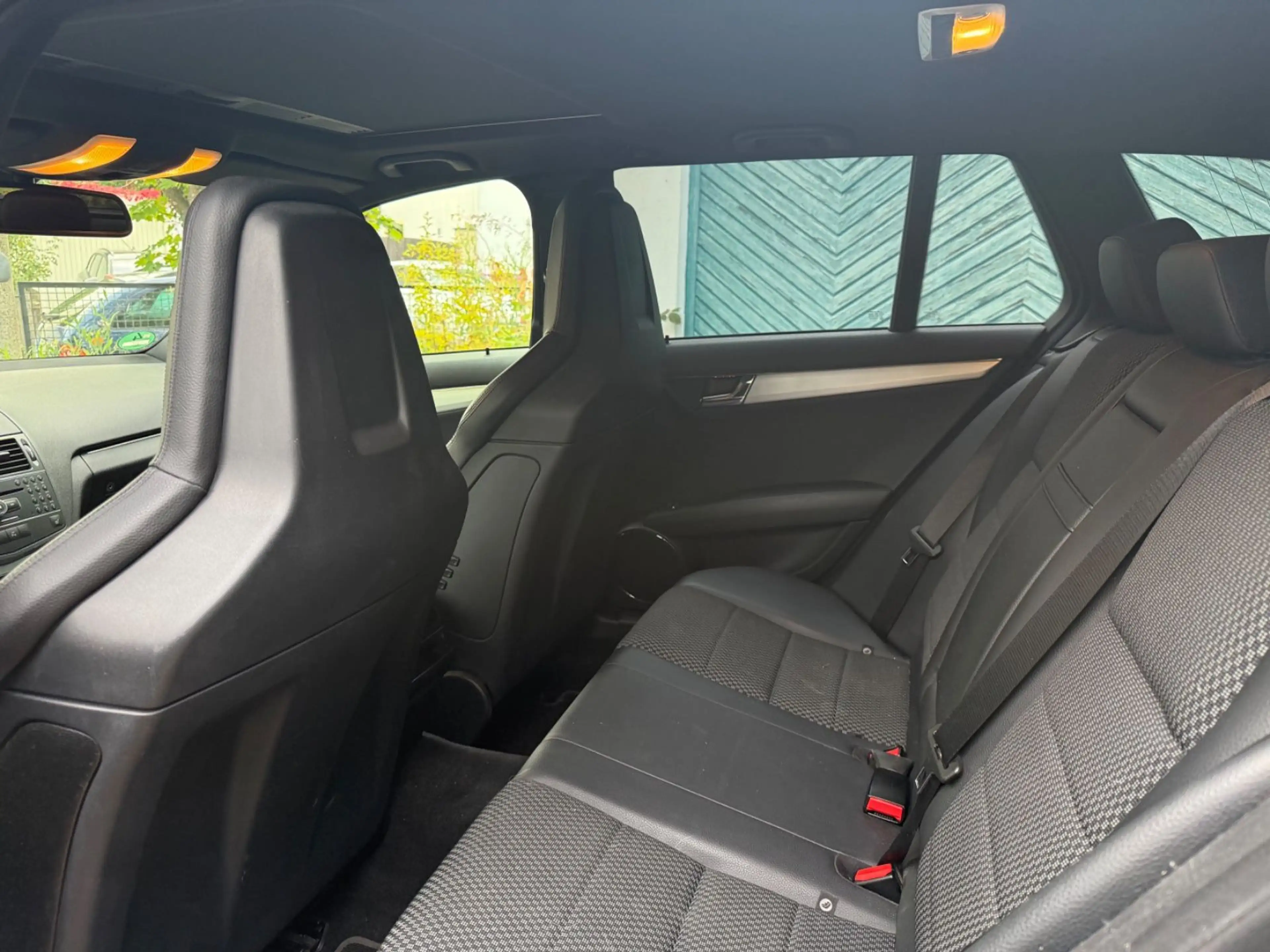 Mercedes-Benz C 63 AMG T-Modell*Keyless*Schiebedach* — photo 11