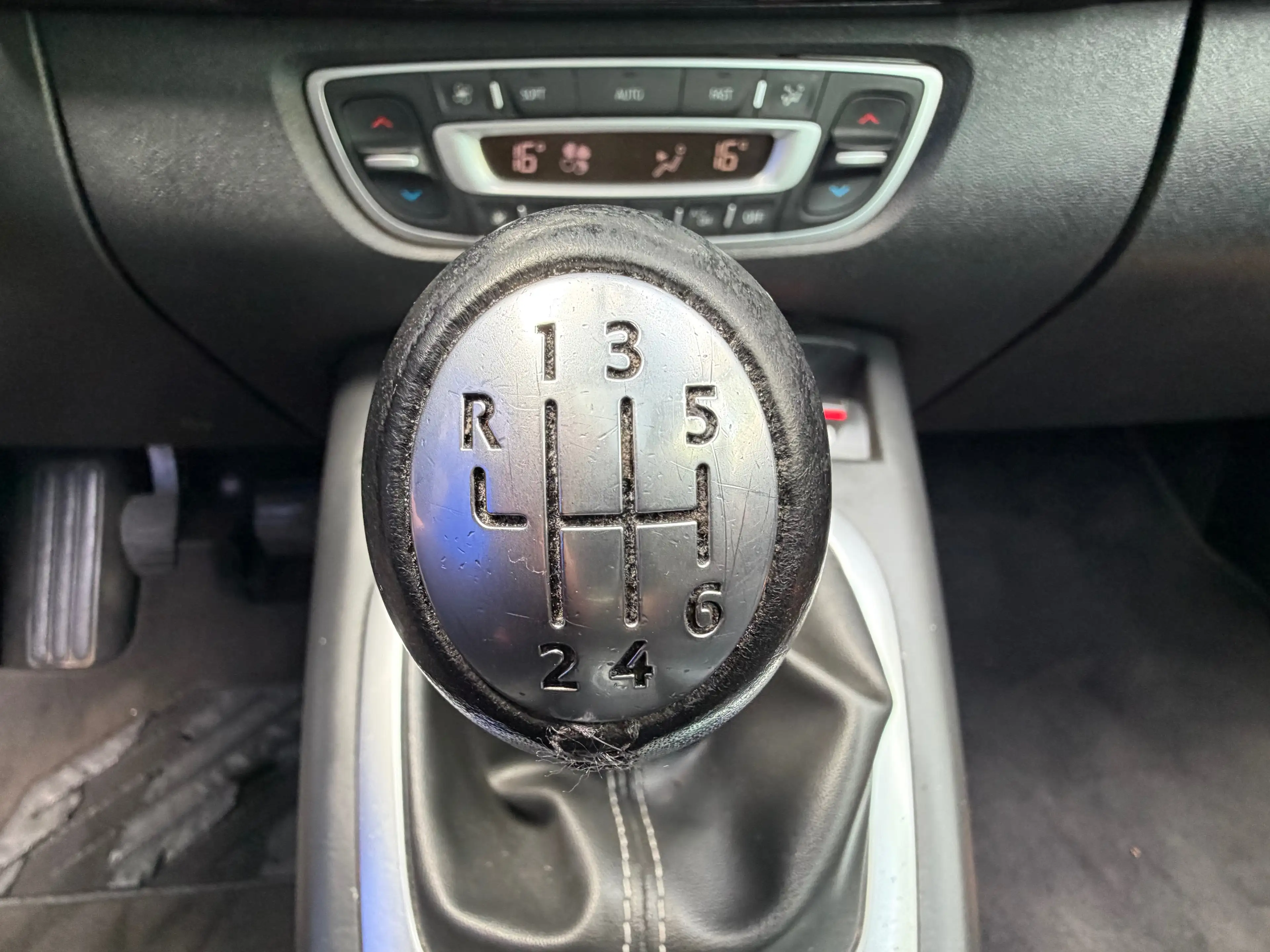 Renault Scenic Scenic 1.2 TCe Energy Bose Edition — photo 6