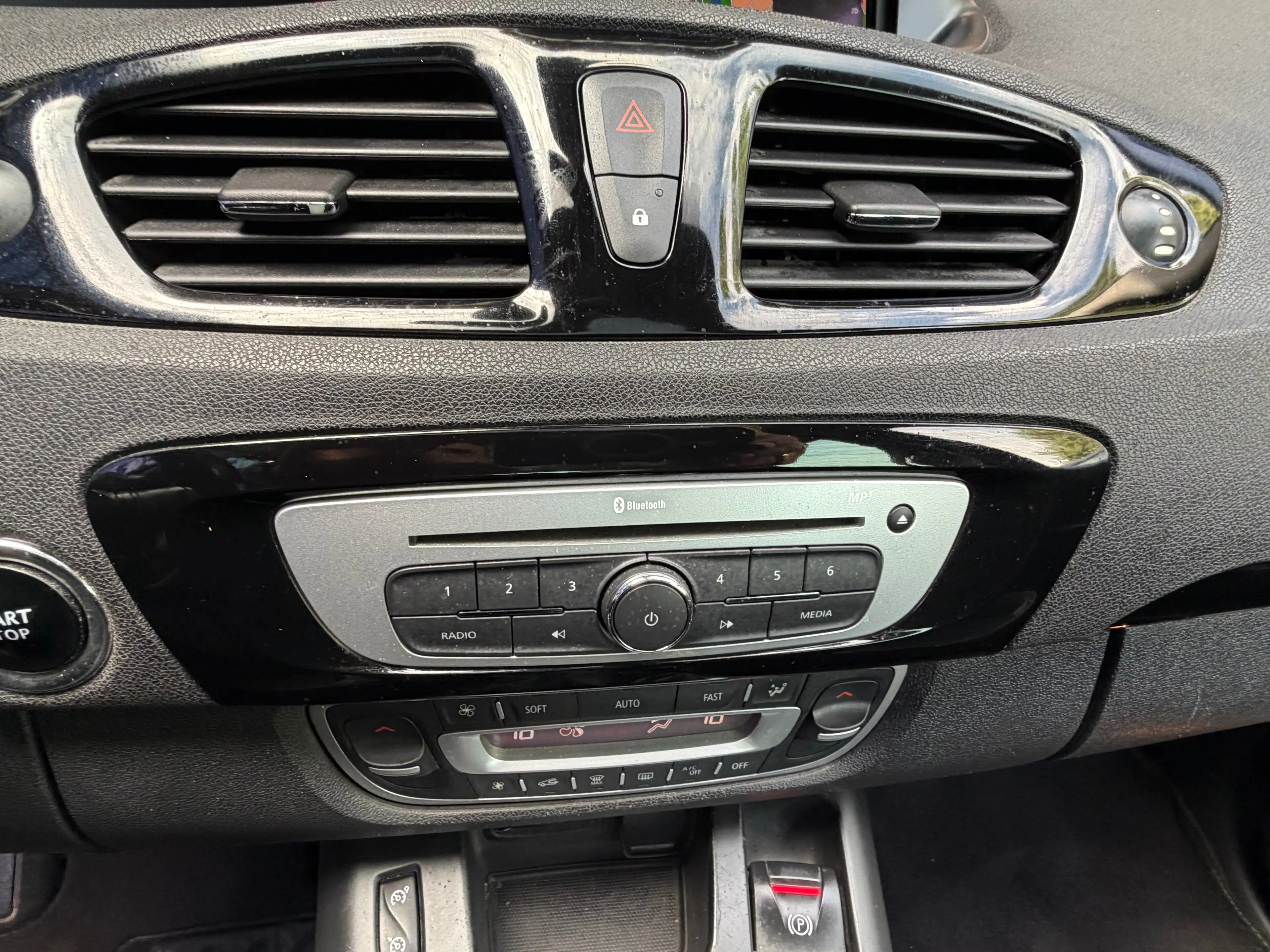 Renault Scenic Scenic 1.2 TCe Energy Bose Edition — photo 10