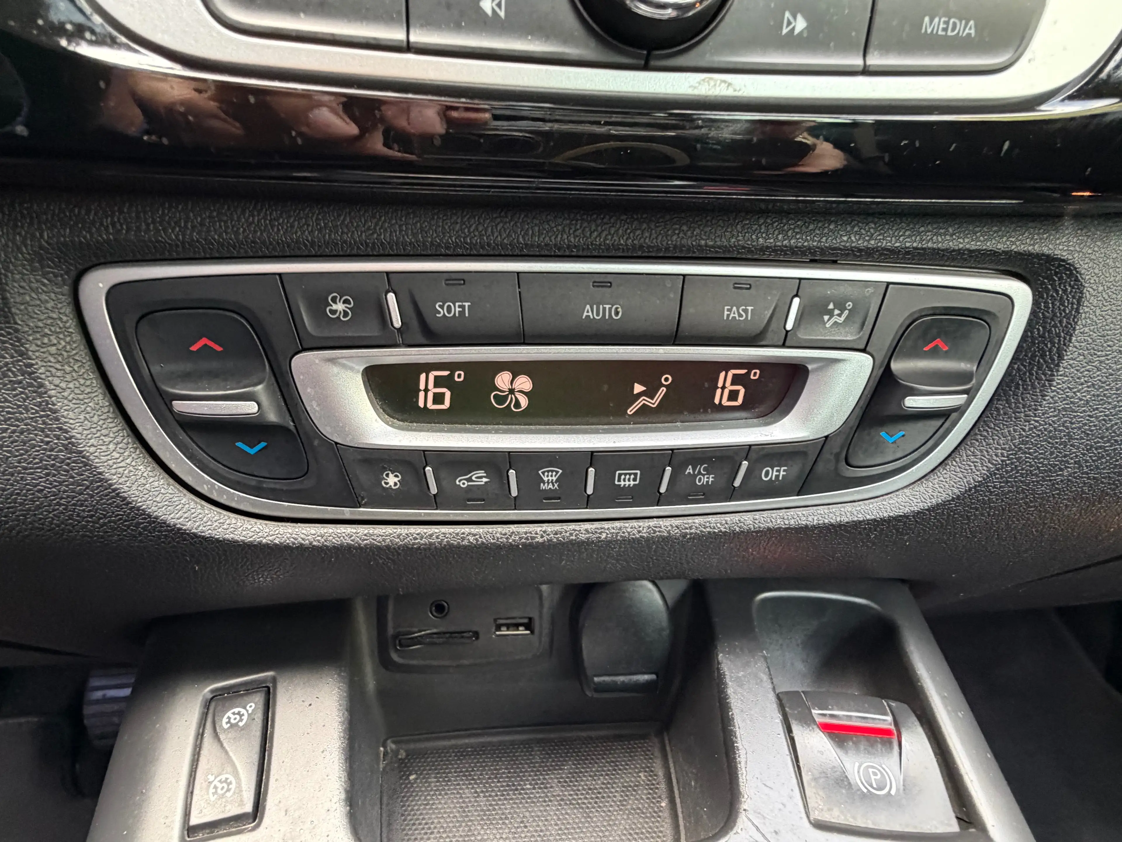 Renault Scenic Scenic 1.2 TCe Energy Bose Edition — photo 5