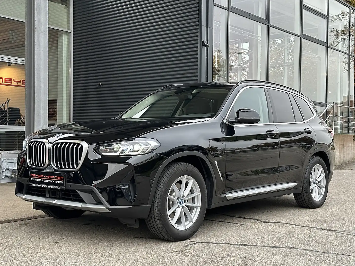 BMW X3 xDrive30e PHEV Aut. Schwarz - 2