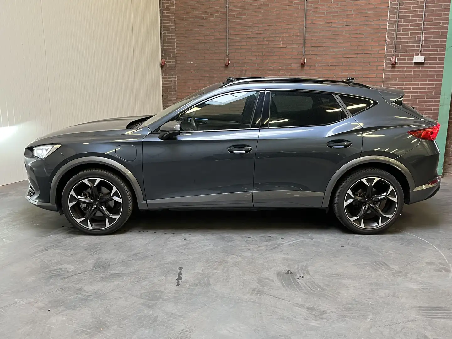 CUPRA Formentor 1.4 e-Hybrid Black Edition / AUTOMAAT/ PANO/ LEDER Grijs - 2