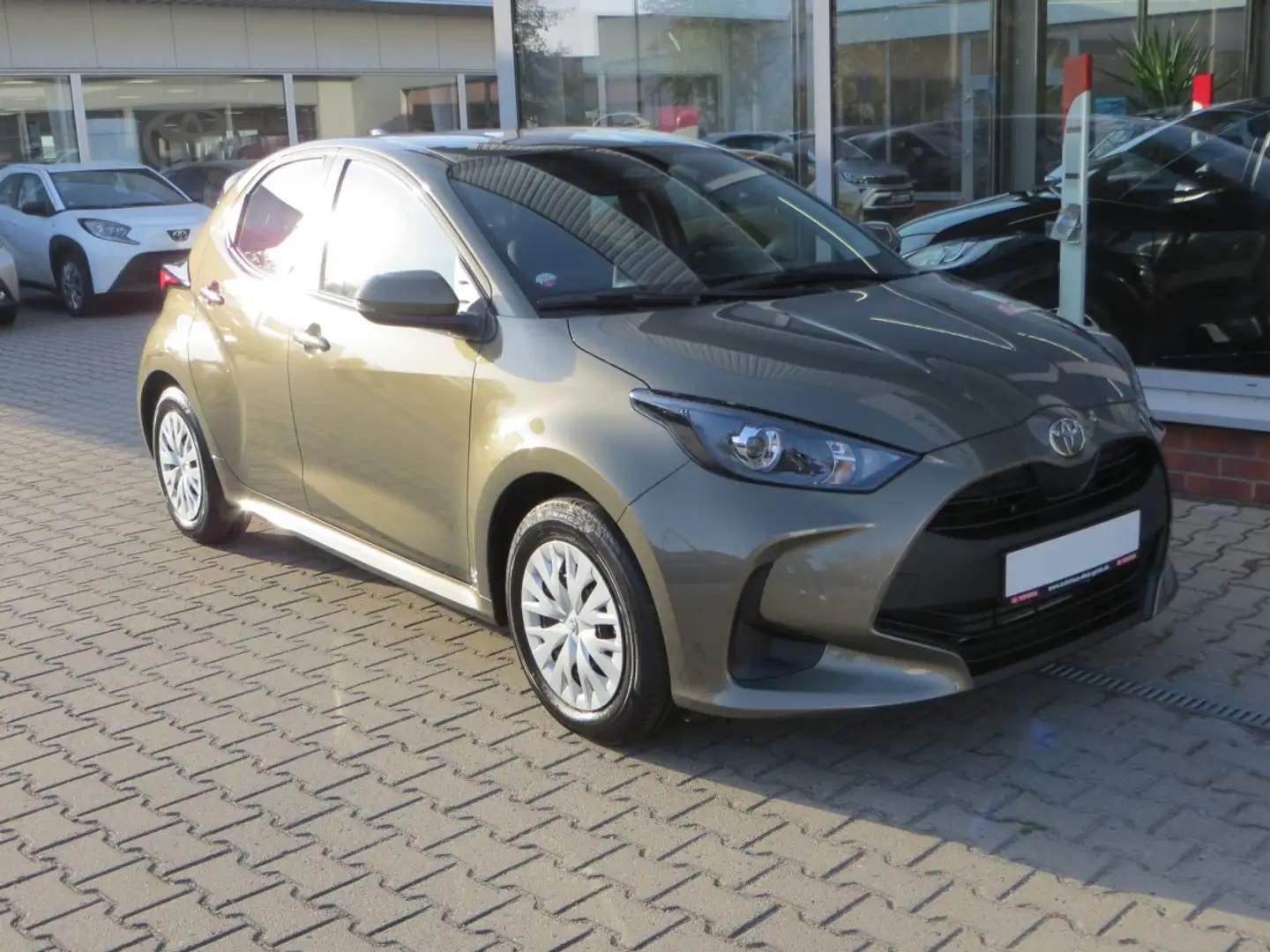 Toyota Yaris 1.5 Dual-VVT-iE (Hybrid) Comfort - 2