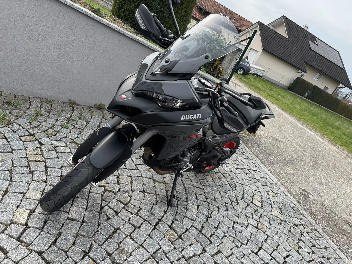 Ducati Panigale V4 S Ducati Multistrada V2 S Street Grey Traveller Szürke - 1