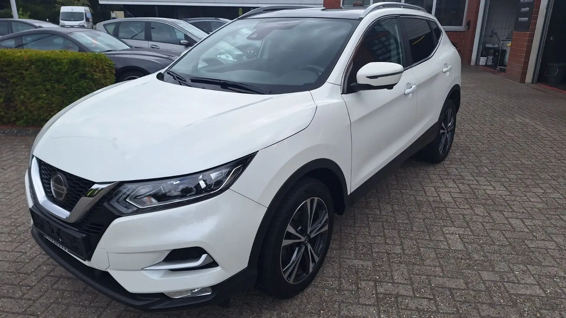 Nissan Qashqai 1.3 DCT N-Connecta *Automatik* Weiß - 1