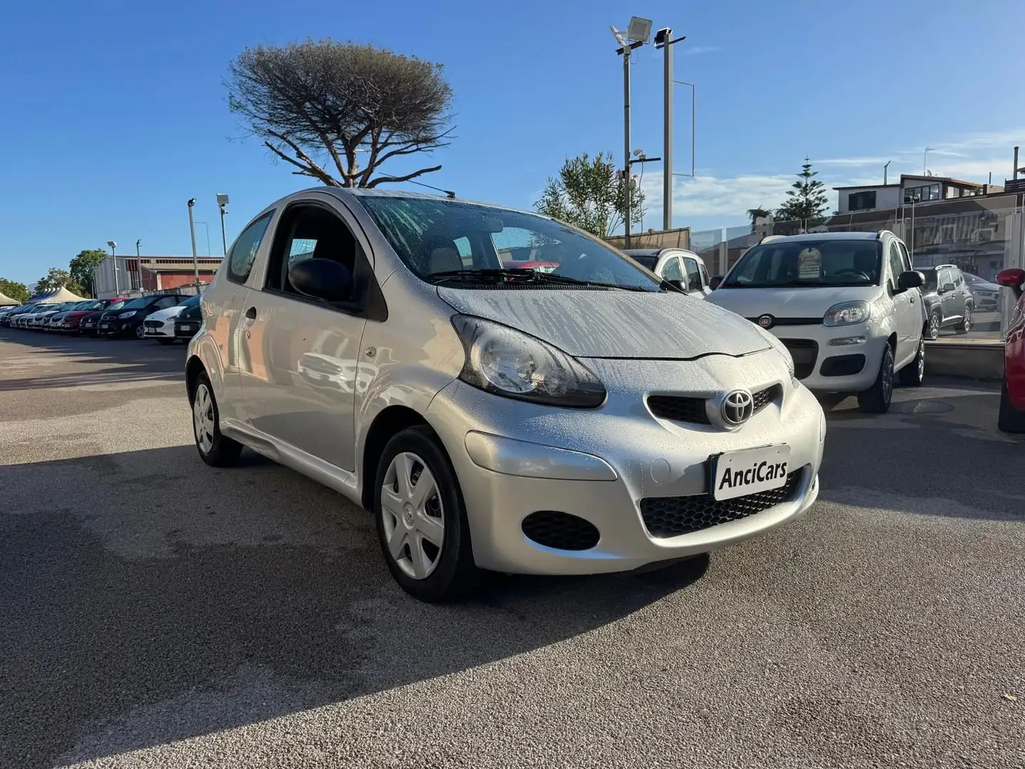Toyota Aygo Aygo 1.0 12V VVT-i 3 porte Now Silber - 2