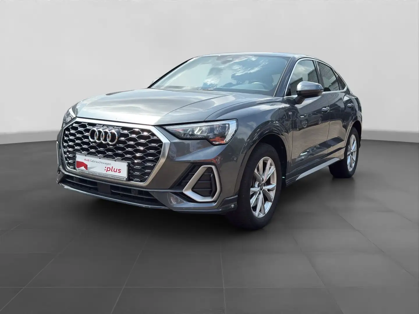 Audi Q3 45 TFSIe S LINE SITZHZ KAMERA VIRTU Grau - 2