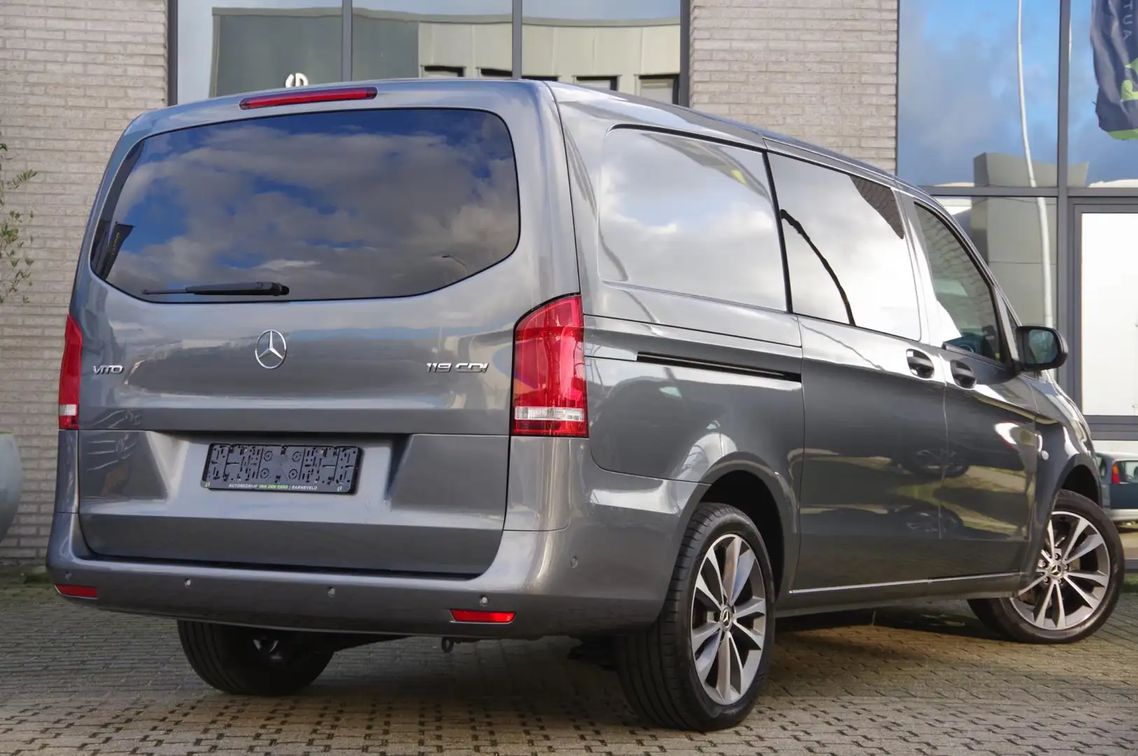 Mercedes-Benz Vito 119 CDI Lang AUT. LED, 2X SCHUIFDEUR, CAMERA, NAVI Gris - 2