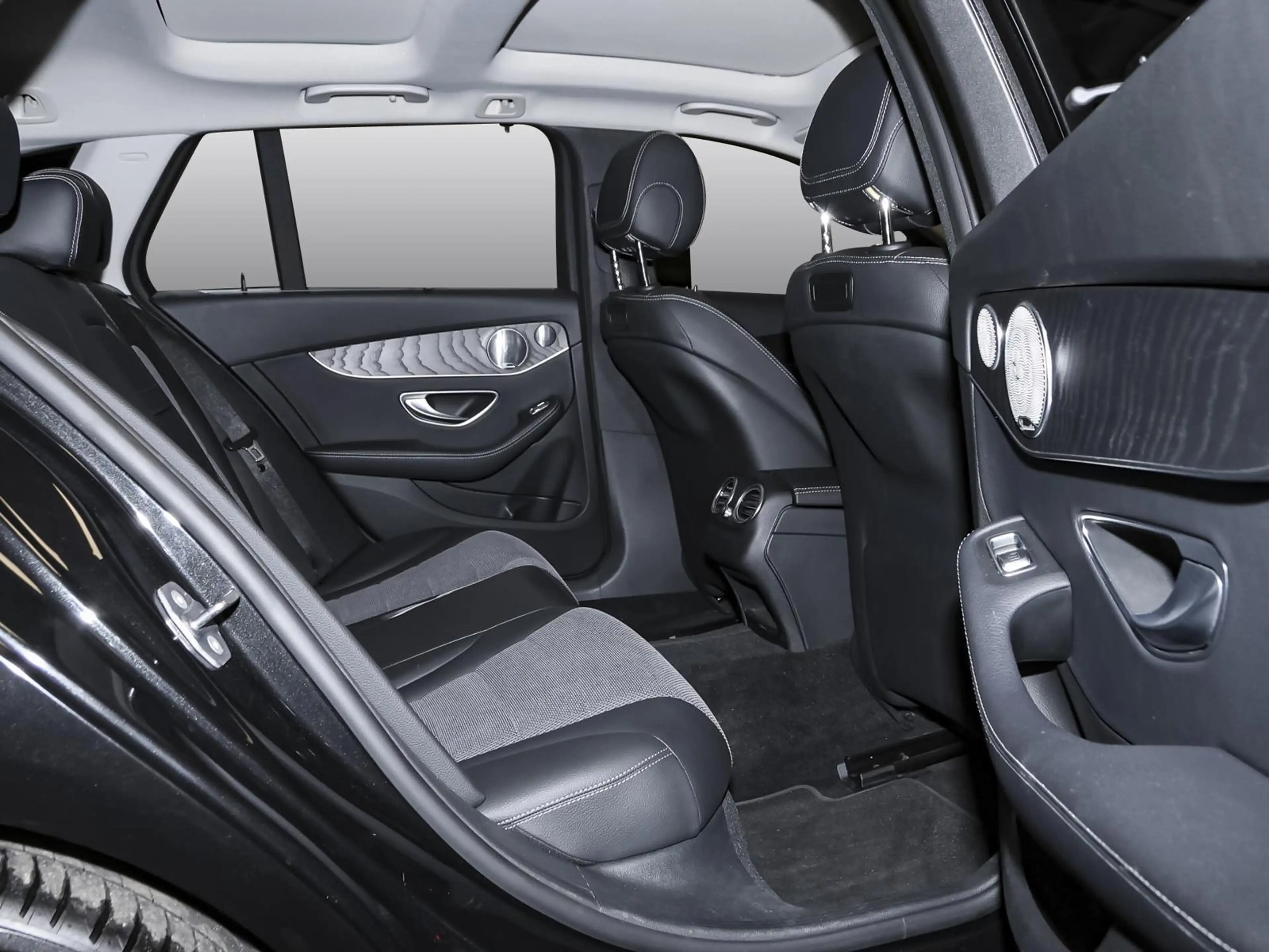Mercedes-Benz C 250 T Avantgarde 9G — photo 4
