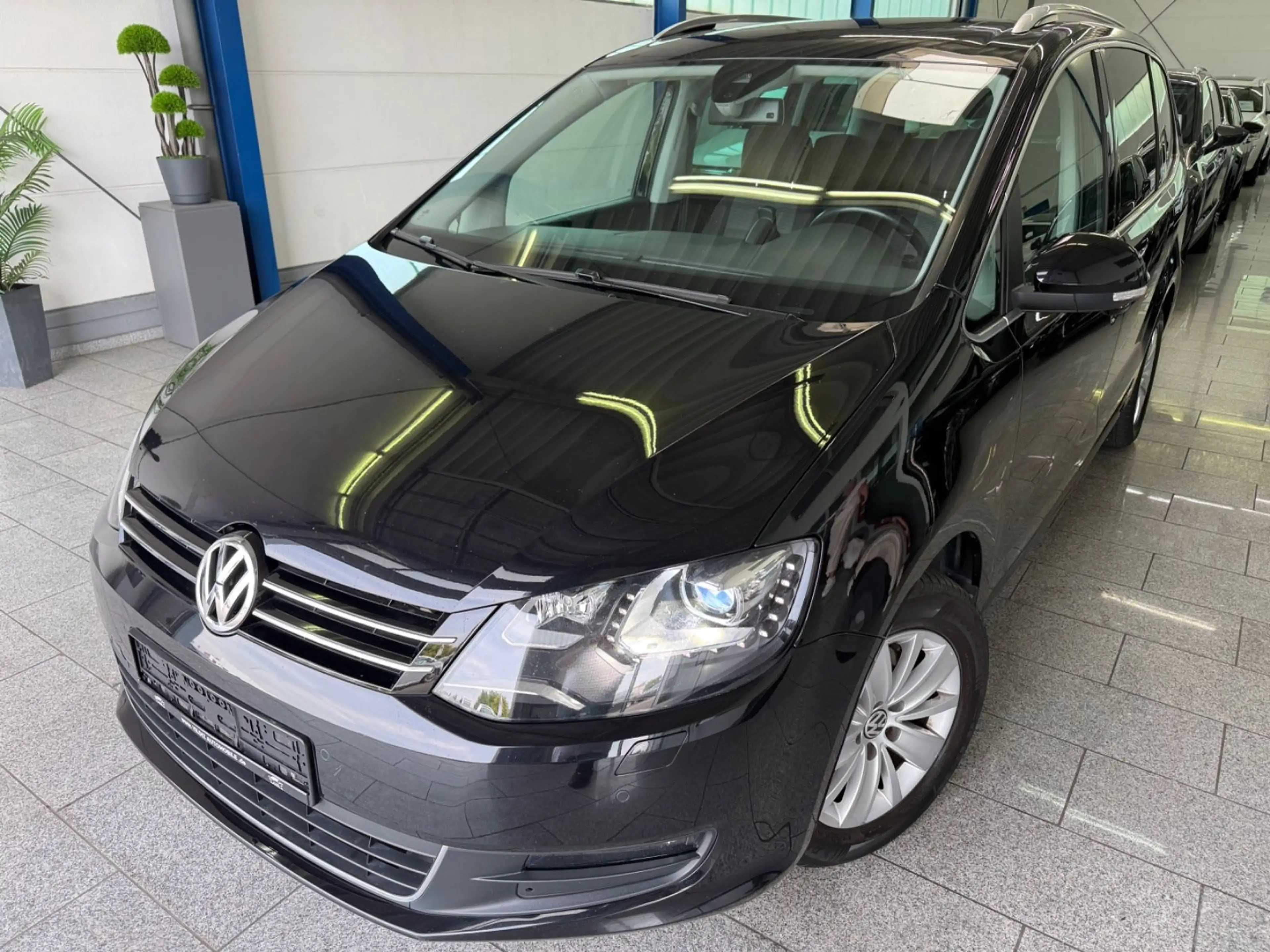 Volkswagen Sharan 2.0 TDI*7SITZ*AUT*PANO*CAM*BI-XN*NAV*KEYL