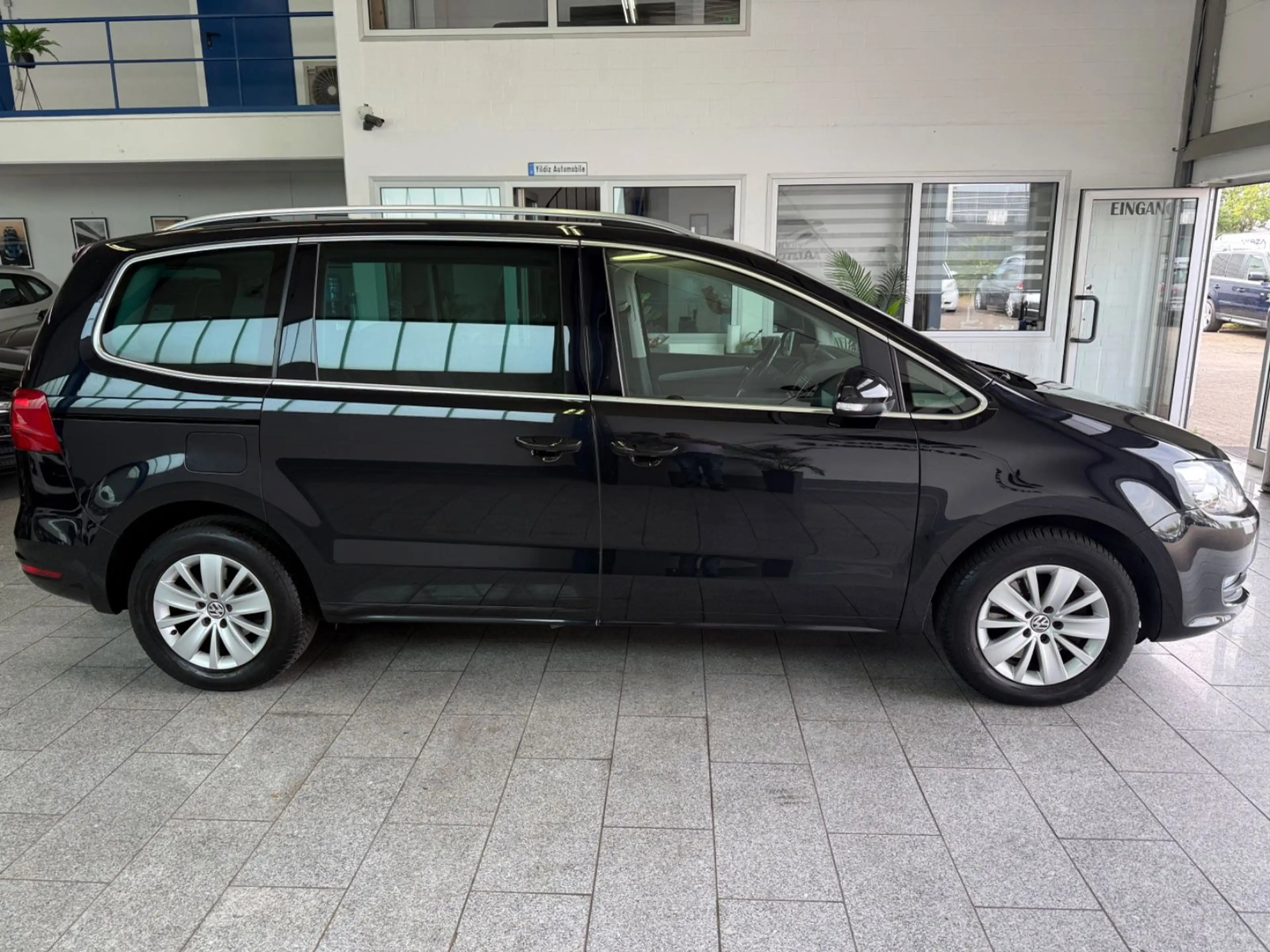 Volkswagen Sharan 2.0 TDI*7SITZ*AUT*PANO*CAM*BI-XN*NAV*KEYL — photo 6