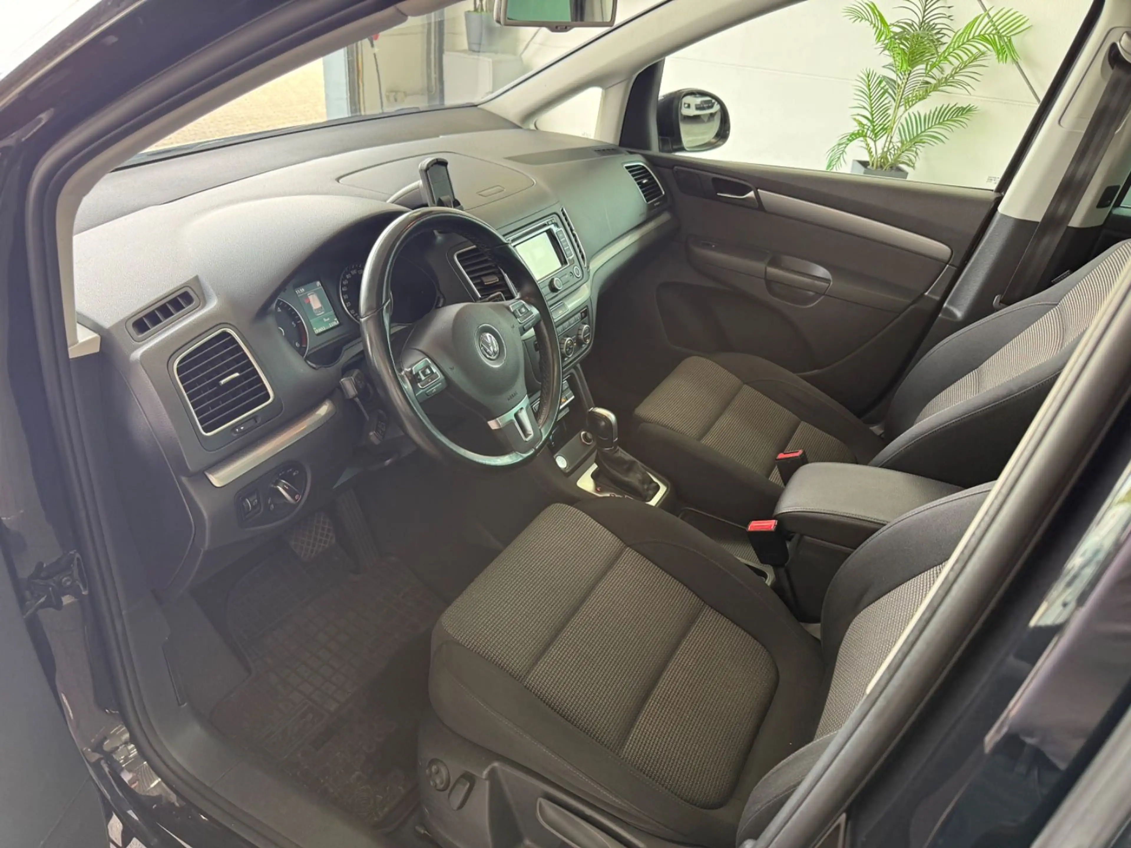 Volkswagen Sharan 2.0 TDI*7SITZ*AUT*PANO*CAM*BI-XN*NAV*KEYL — photo 14