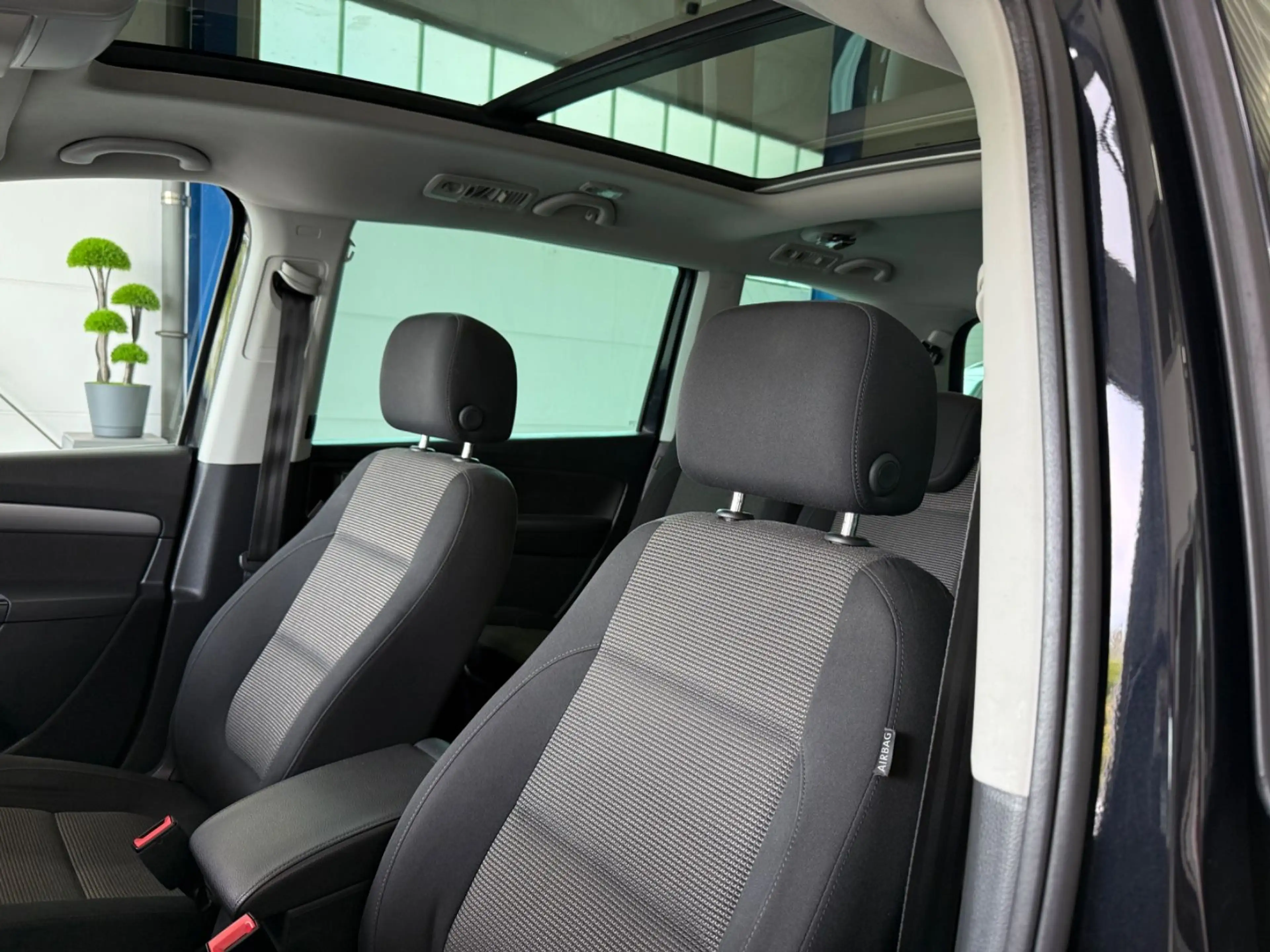 Volkswagen Sharan 2.0 TDI*7SITZ*AUT*PANO*CAM*BI-XN*NAV*KEYL — photo 12