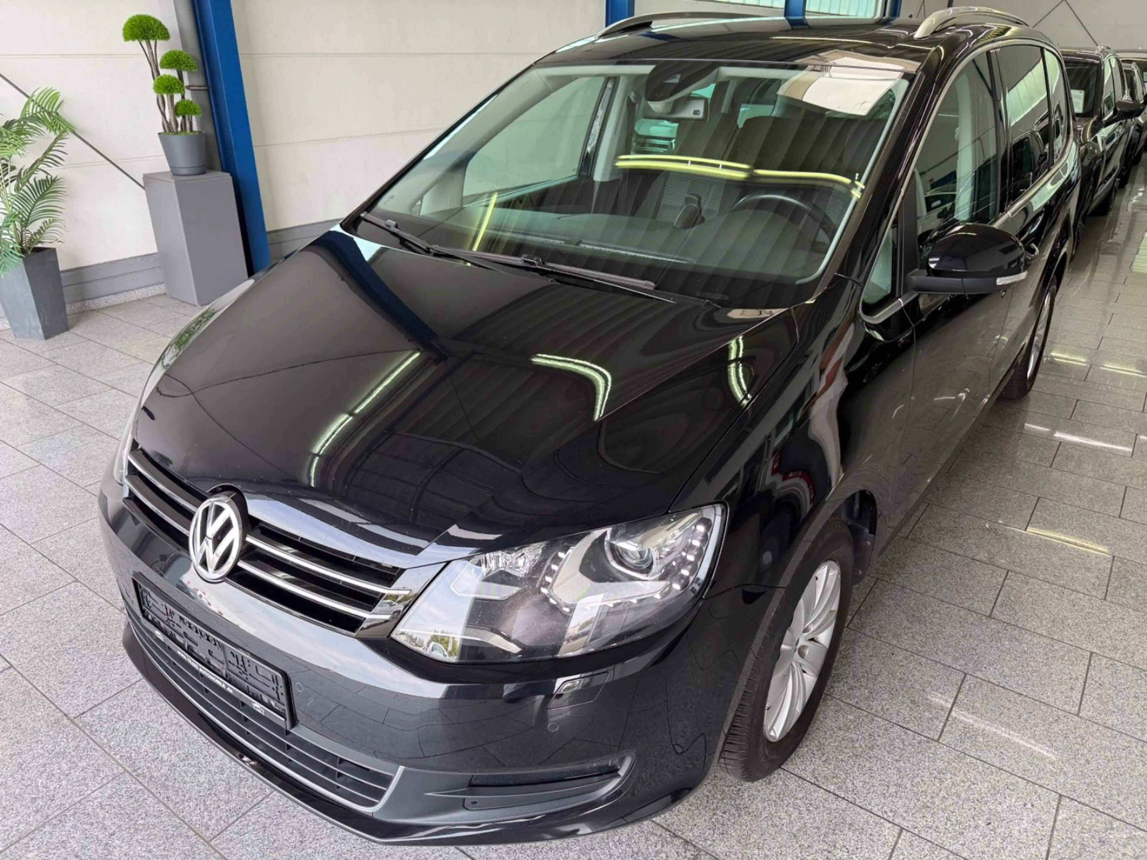 Volkswagen Sharan 2.0 TDI*7SITZ*AUT*PANO*CAM*BI-XN*NAV*KEYL — photo 2