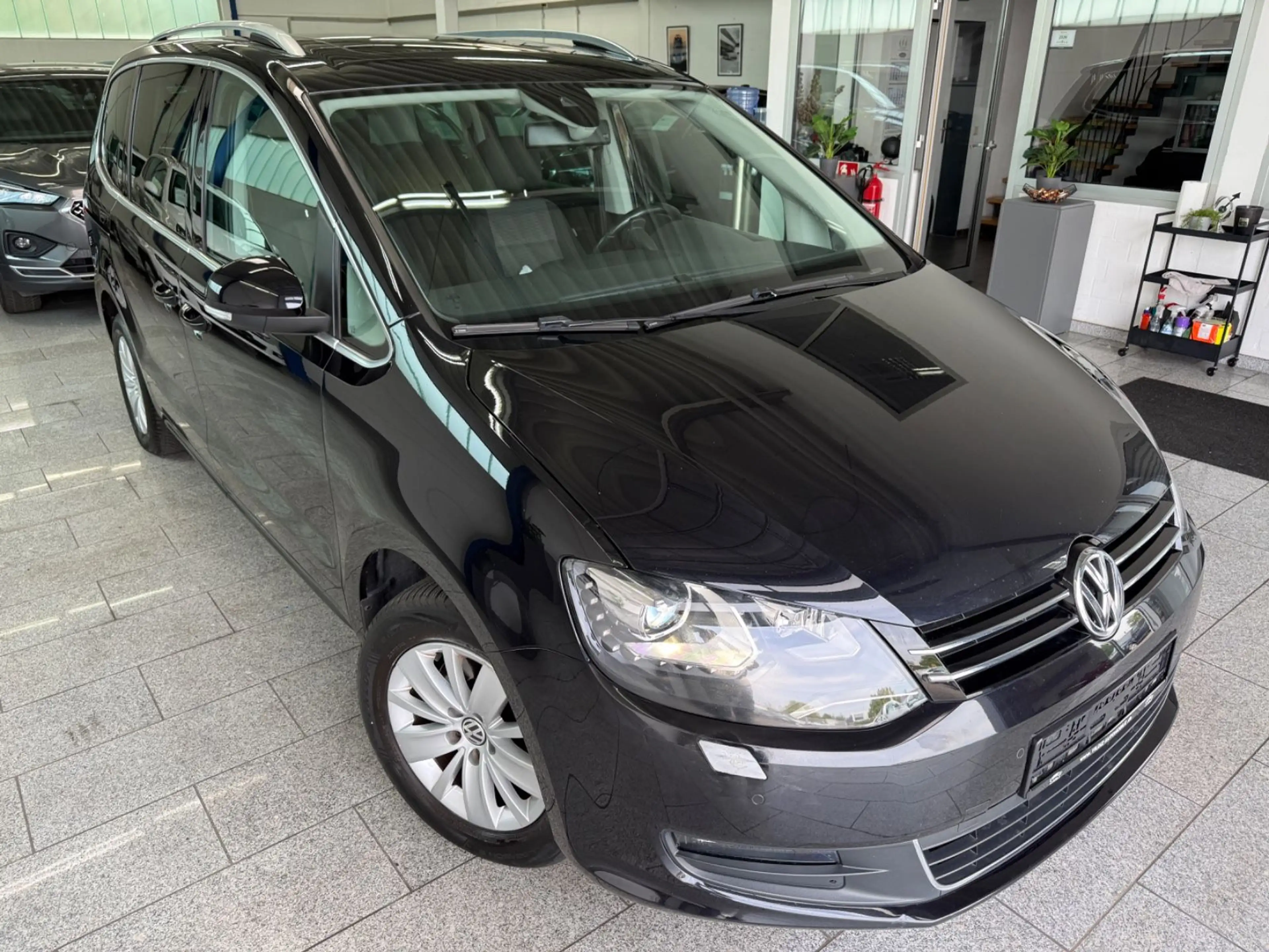 Volkswagen Sharan 2.0 TDI*7SITZ*AUT*PANO*CAM*BI-XN*NAV*KEYL — photo 4