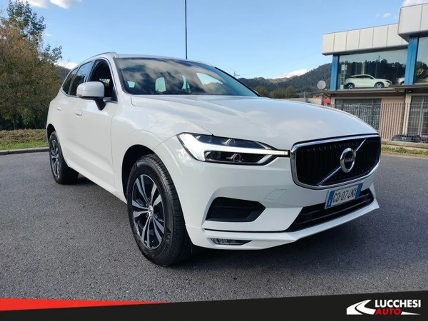 Volvo XC60 XC60 B4 (d) AWD Geartronic Momentum Pro Bianco - 1