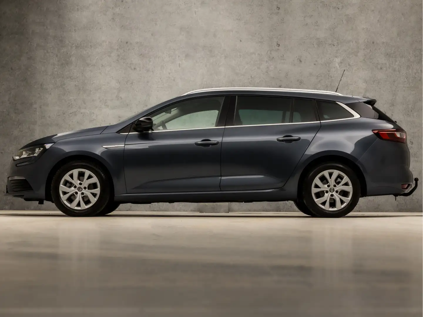 Renault Megane Estate 1.3 TCe Limited Sport 141Pk Automaat (APPLE Grijs - 2