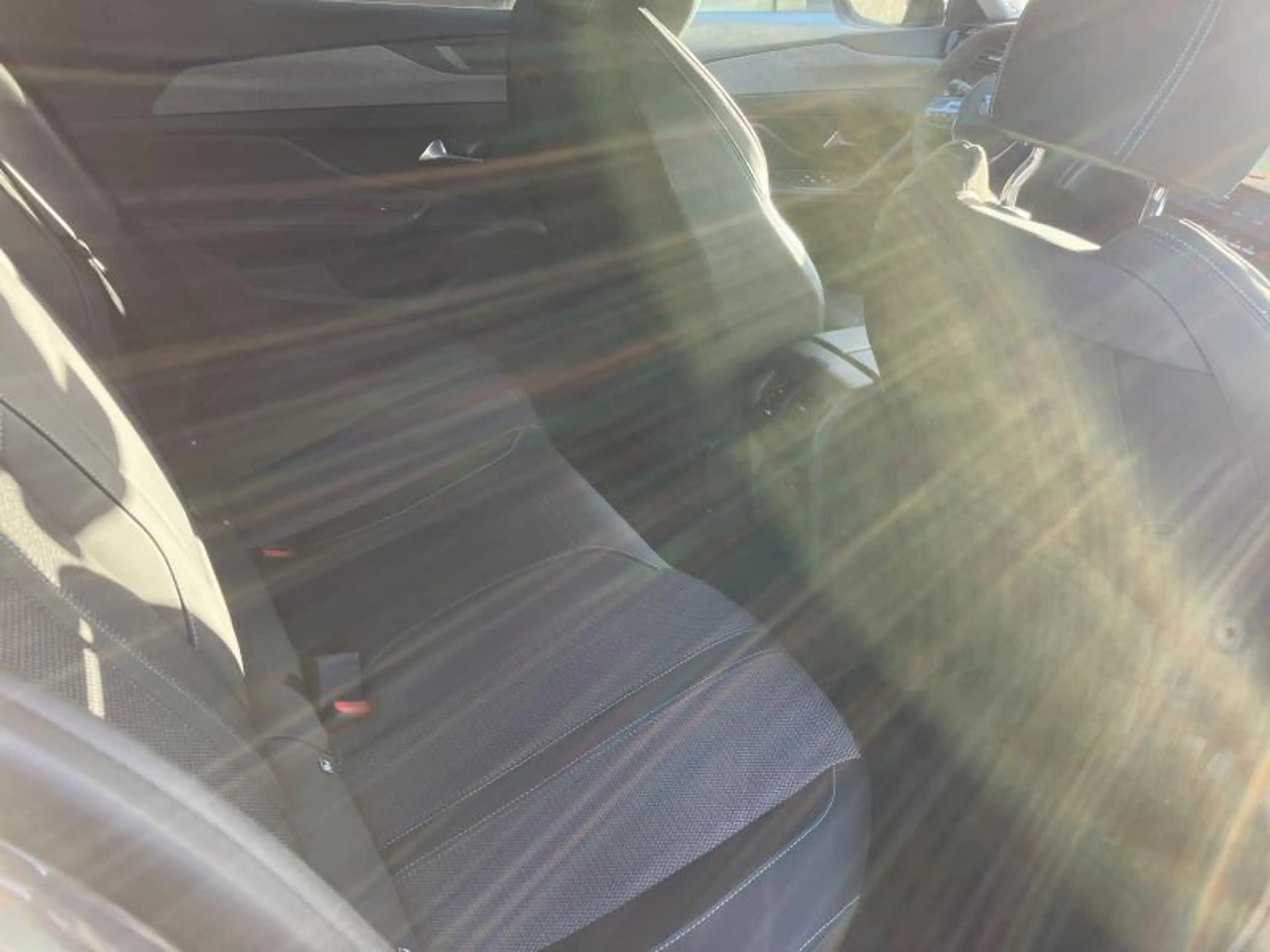 Peugeot 408 Allure — photo 11