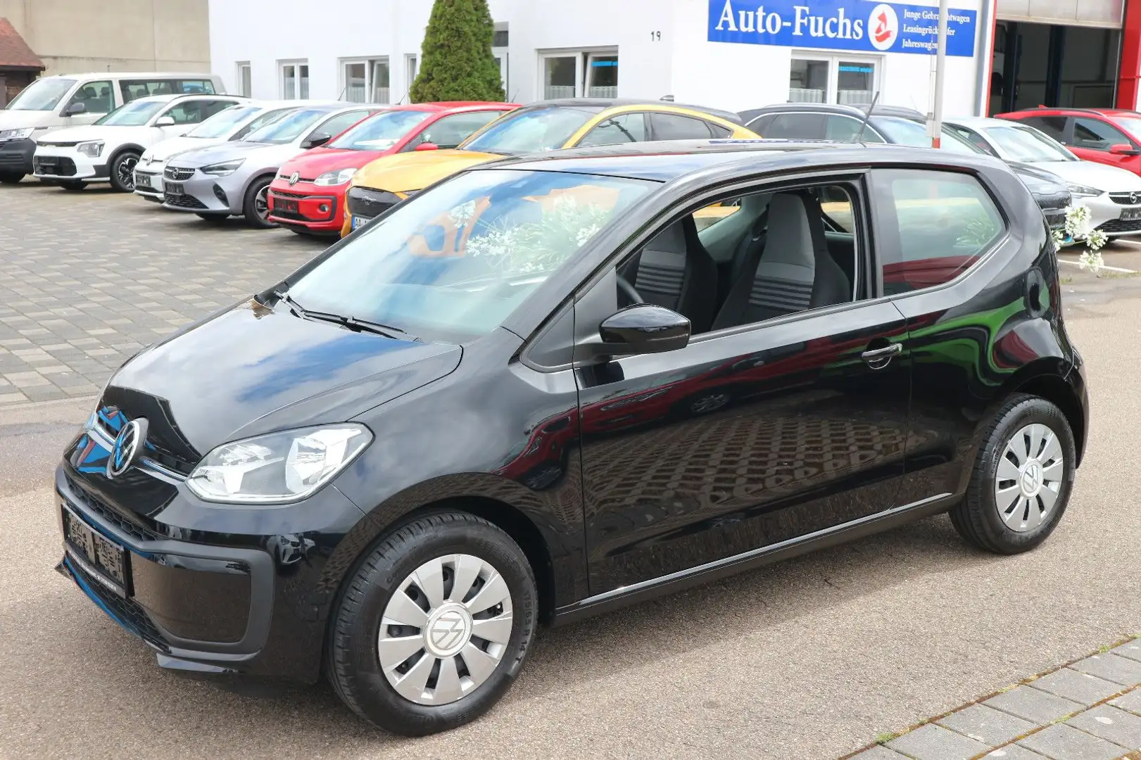 Volkswagen up! 1.0 MPI Klima Kamera Tempomat PDC Schwarz - 1