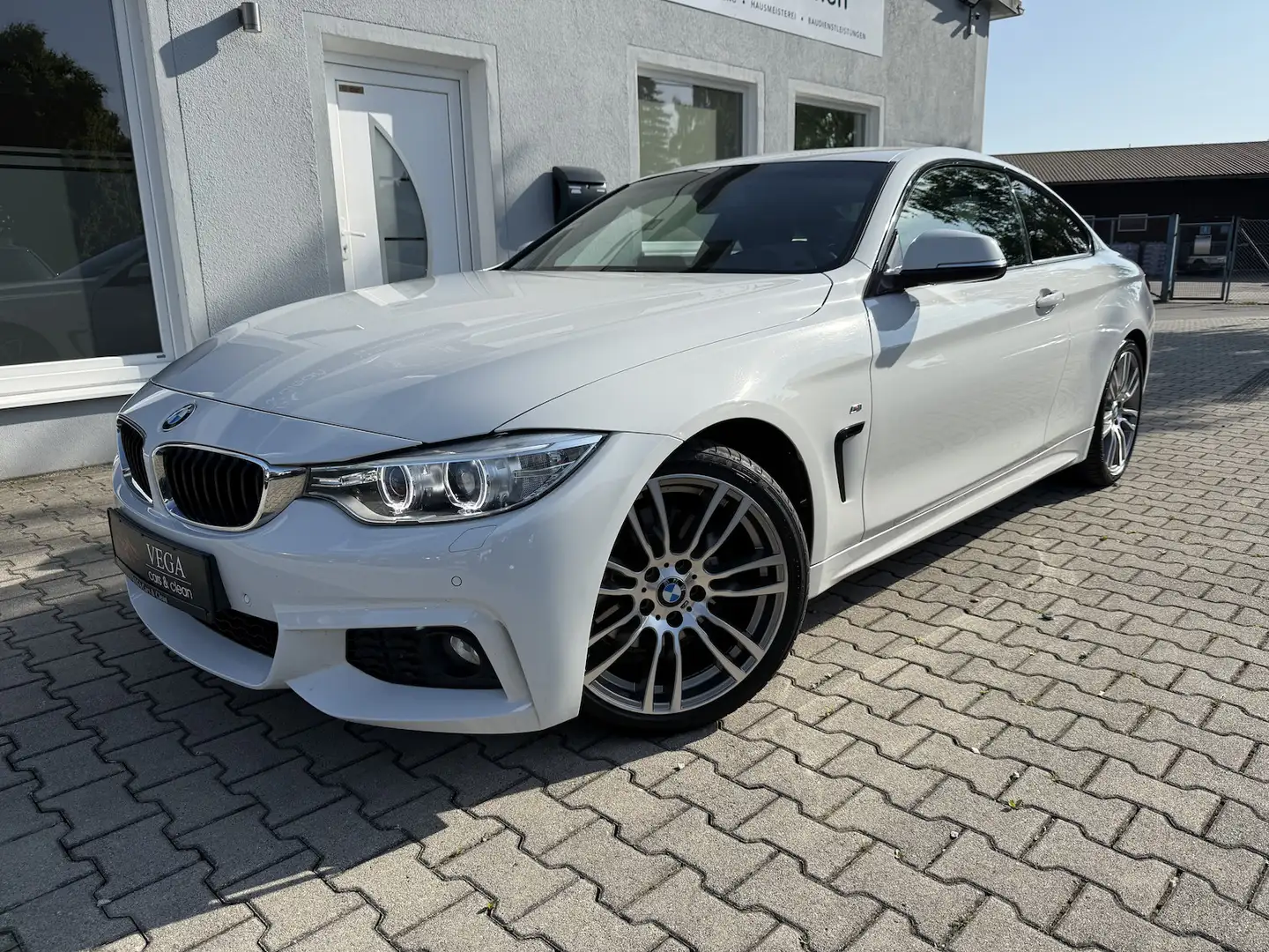 BMW 425 425d Coupe AUT M-PAKET NAV BIX RFK TEMP EU6 Weiß - 1
