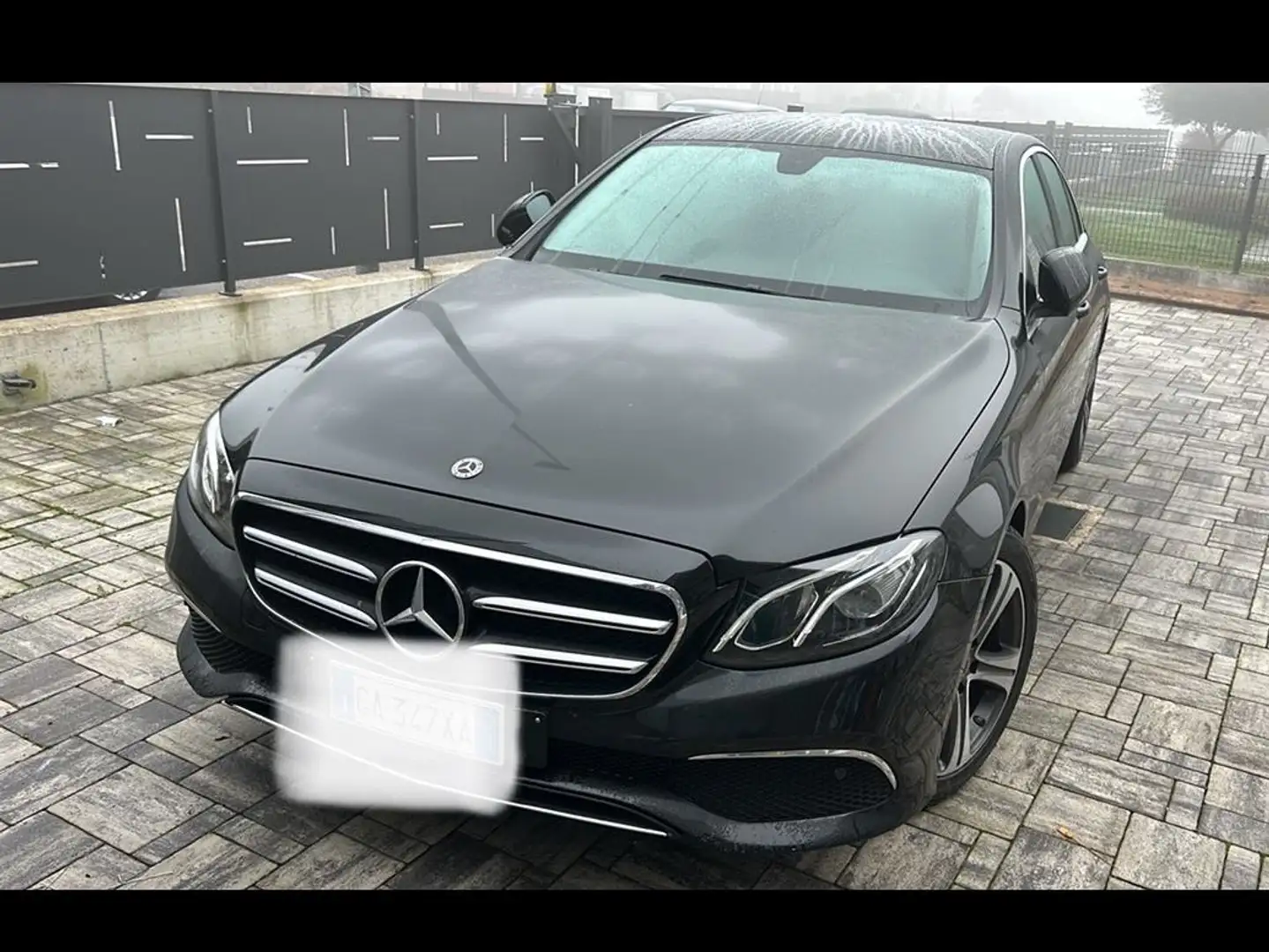 Mercedes-Benz E 200 E 200 d Business Sport auto Černá - 2