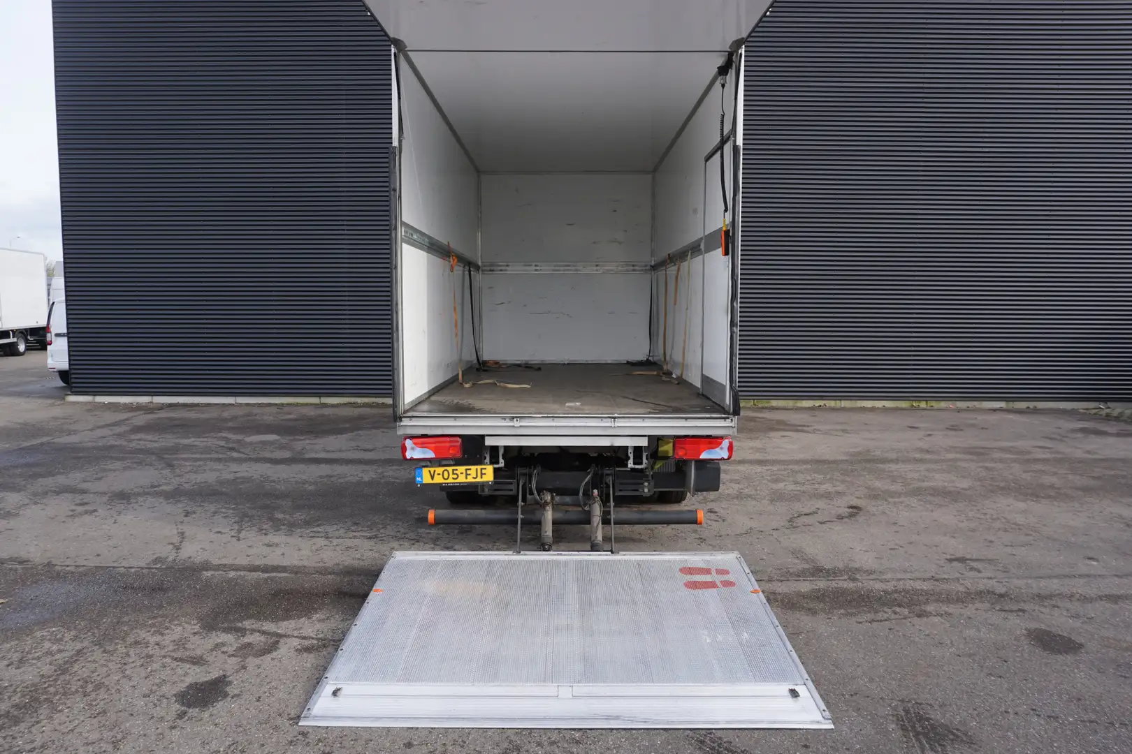 MAN TGE 5.160 Automaat Dubbellucht Bakwagen laadklep Zijde Wit - 2