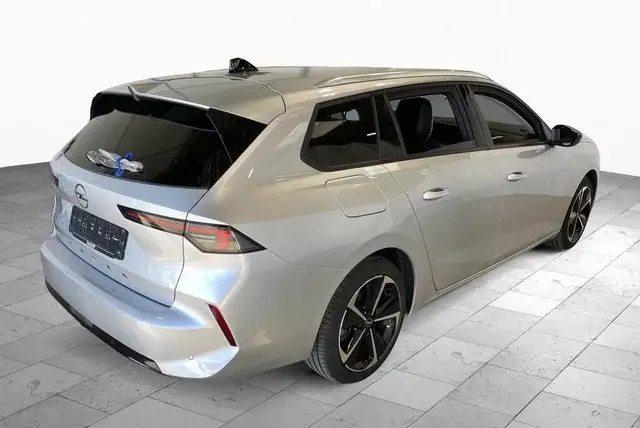 Opel Astra view 3