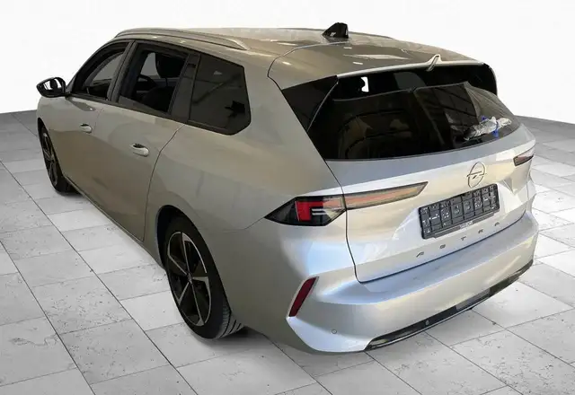 Opel Astra view 4